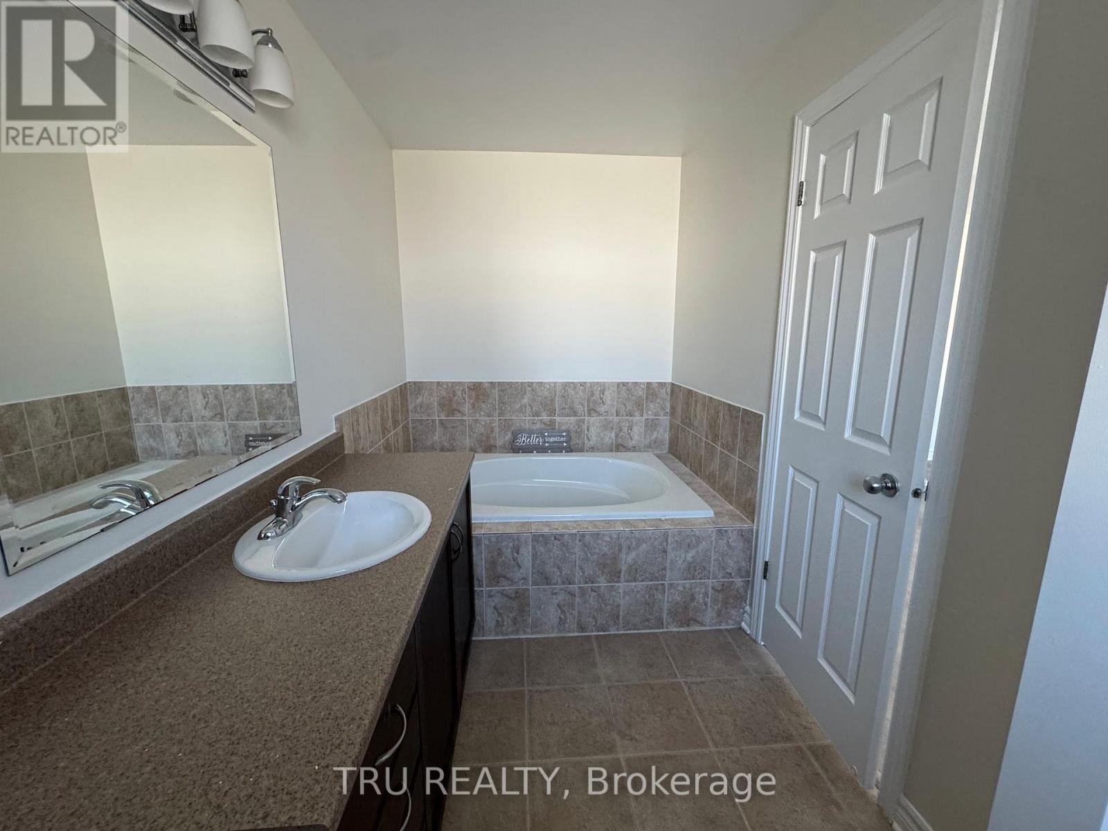 247 Hunterbrook Street, Ottawa, Ontario  K2K 0E5 - Photo 15 - X12790866