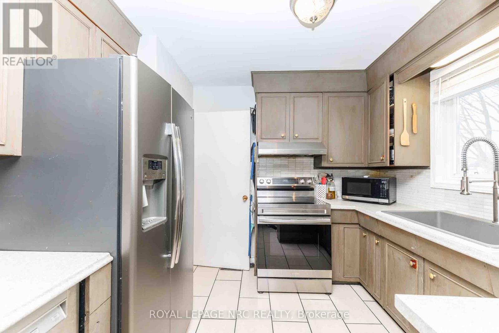 6 Croydon Drive, St. Catharines, Ontario  L2M 1J2 - Photo 10 - X12790860