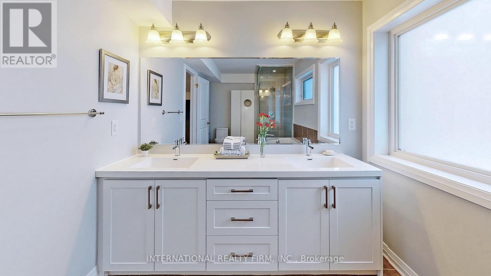 11 Locust Lodge Gardens, Toronto, Ontario  M3K 0B2 - Photo 22 - W12790858