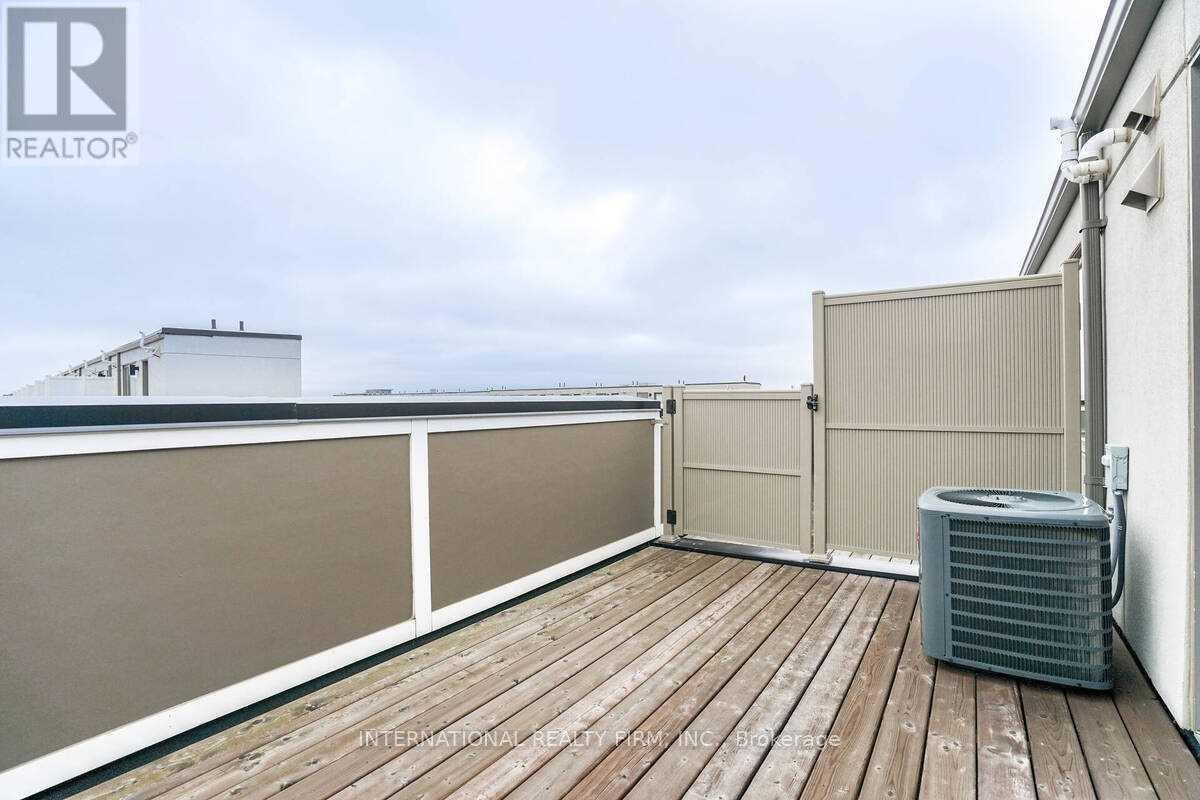 11 Locust Lodge Gardens, Toronto, Ontario  M3K 0B2 - Photo 25 - W12790858