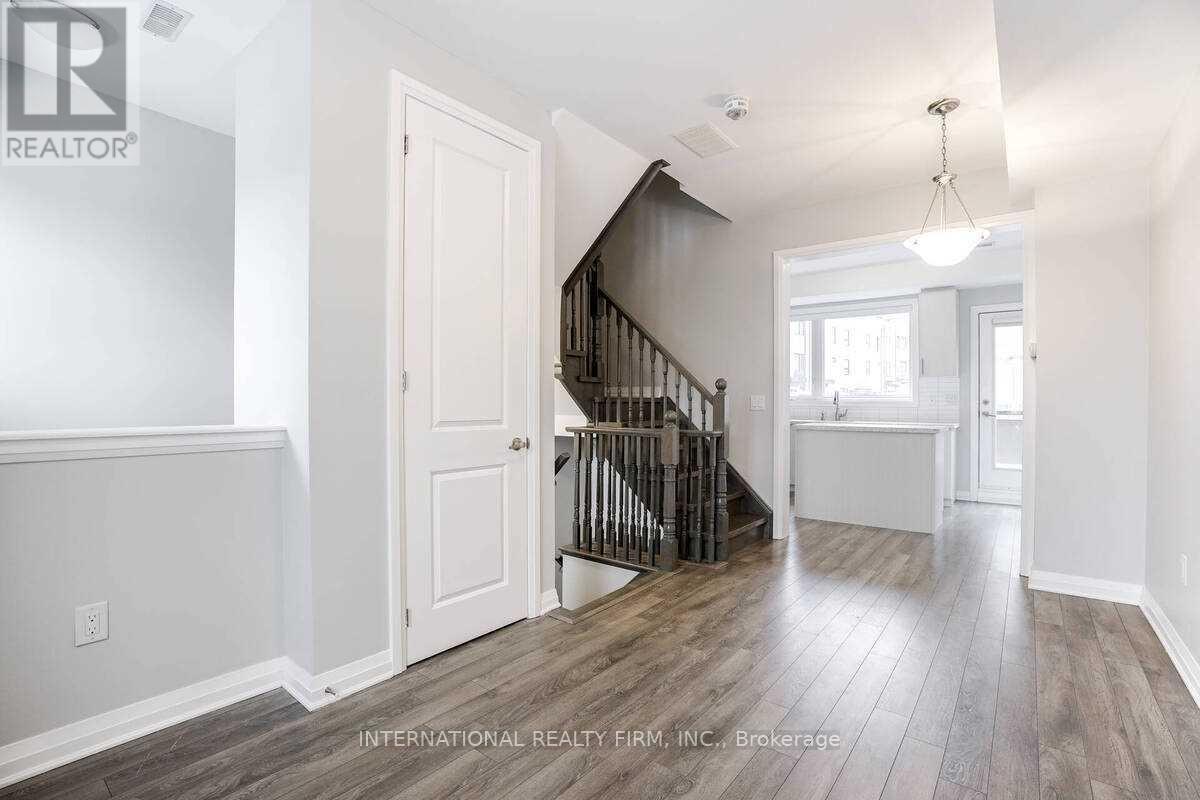 11 Locust Lodge Gardens, Toronto, Ontario  M3K 0B2 - Photo 4 - W12790858