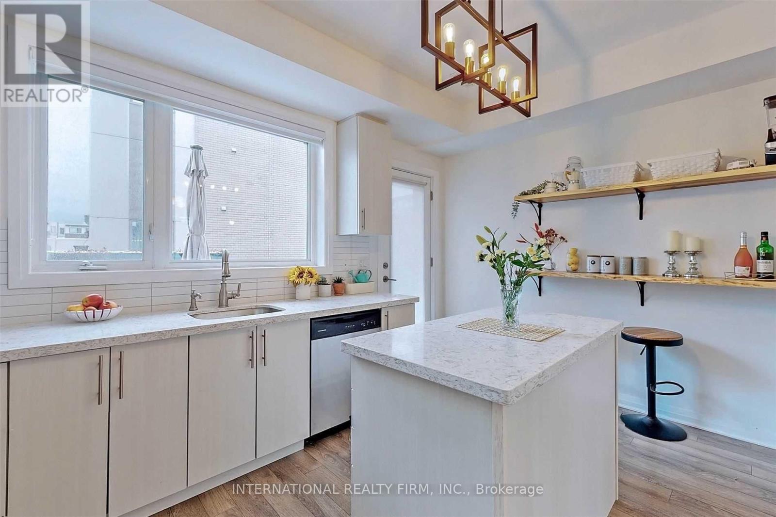 11 Locust Lodge Gardens, Toronto, Ontario  M3K 0B2 - Photo 7 - W12790858