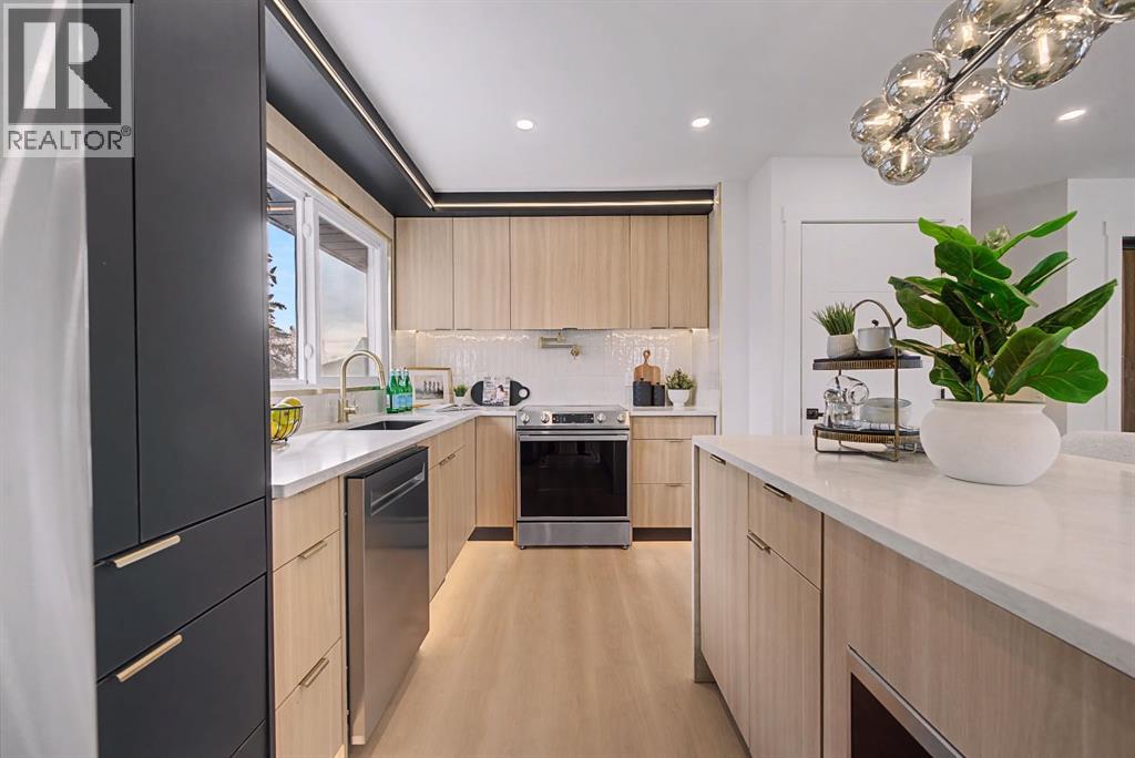 204 Martell Road Ne, Calgary, Alberta  T2A 2X1 - Photo 4 - A2282776