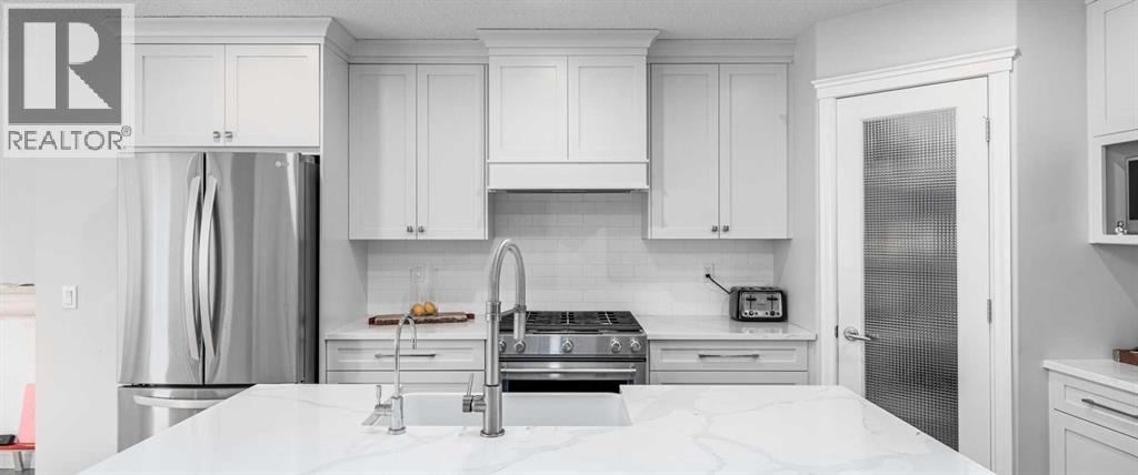 28 Crystal Shores Heights, Okotoks, Alberta  T1S 2K8 - Photo 6 - A2281479