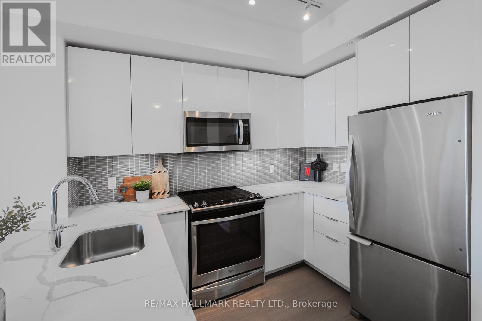 3905 - 20 Shore Breeze Drive, Toronto, Ontario  M8V 0C7 - Photo 11 - W12790872