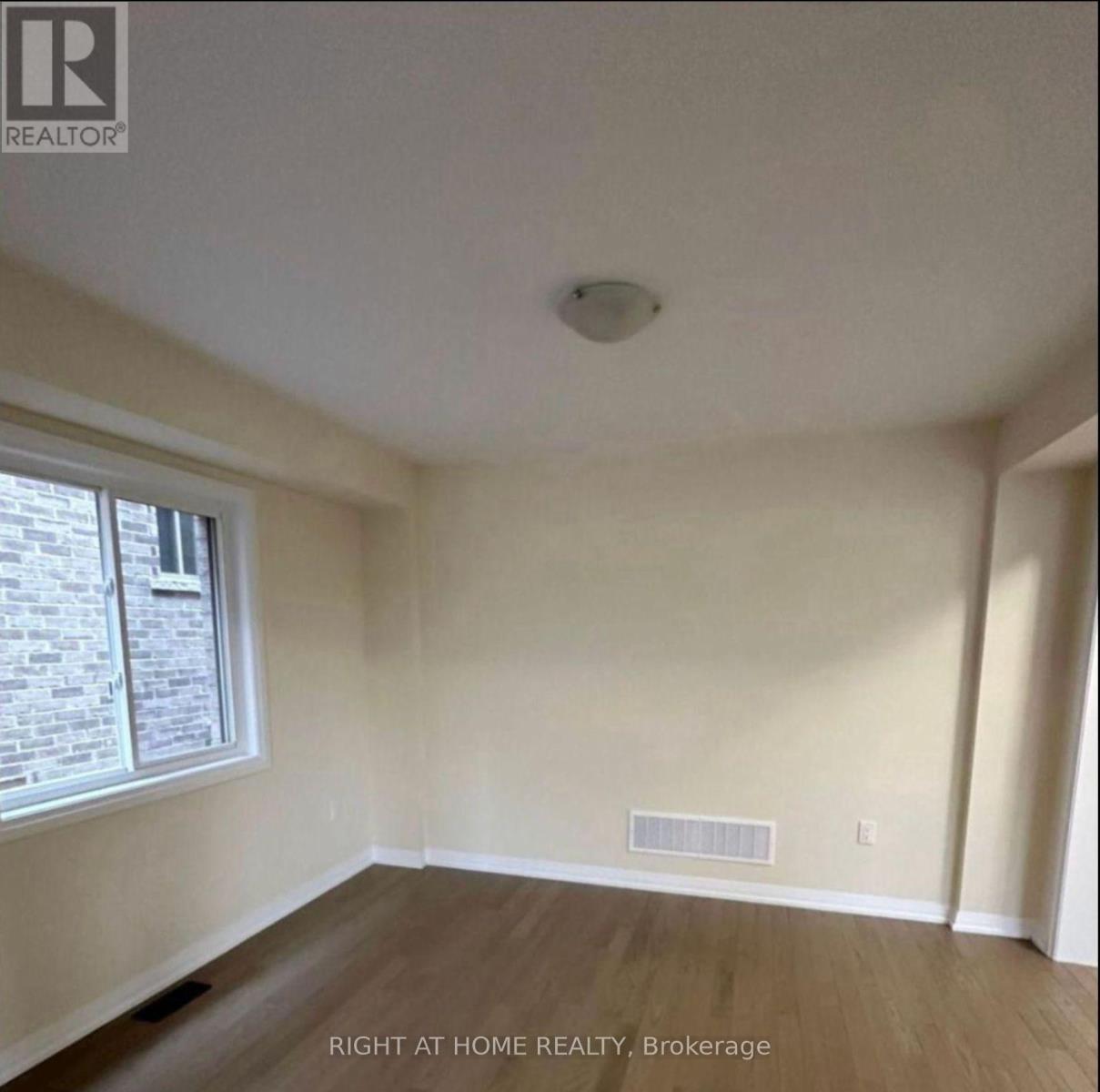 5 Revol Road, Penetanguishene, Ontario  L9M 1N8 - Photo 4 - S12790894