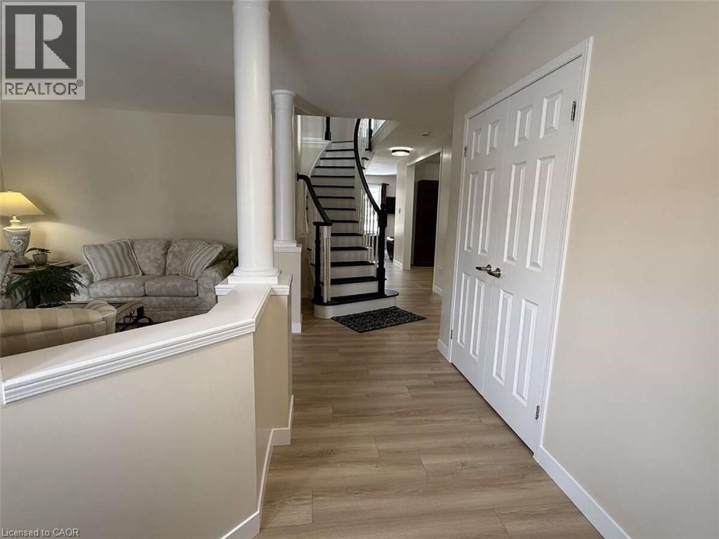 156 Lynnette Drive, Hamilton, Ontario  L9B 2P7 - Photo 2 - 40805414