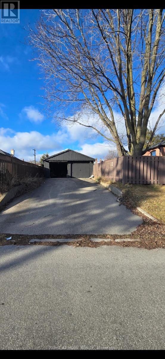 70 Bunnell Crescent, Toronto, Ontario  M3M 2C1 - Photo 18 - W12605288