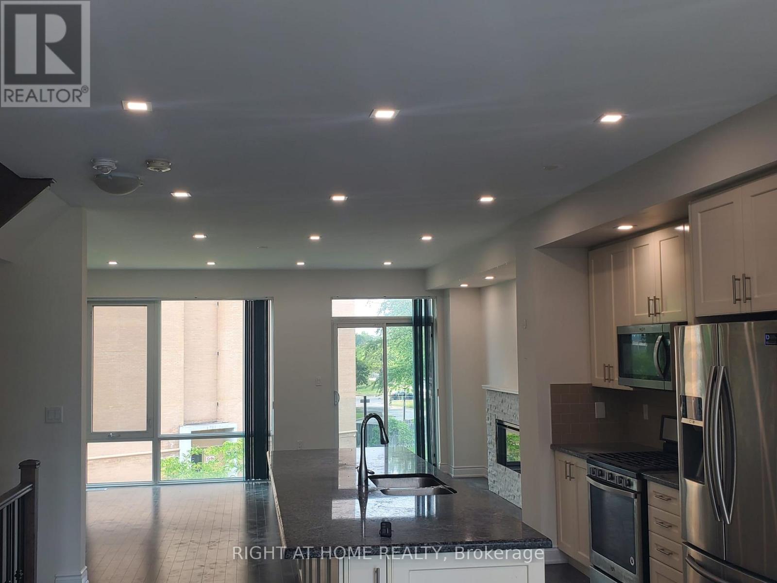 12 Pony Farm Drive, Toronto (Willowridge-Martingrove-Richview), Ontario  M9R 0B3 - Photo 6 - W12790274