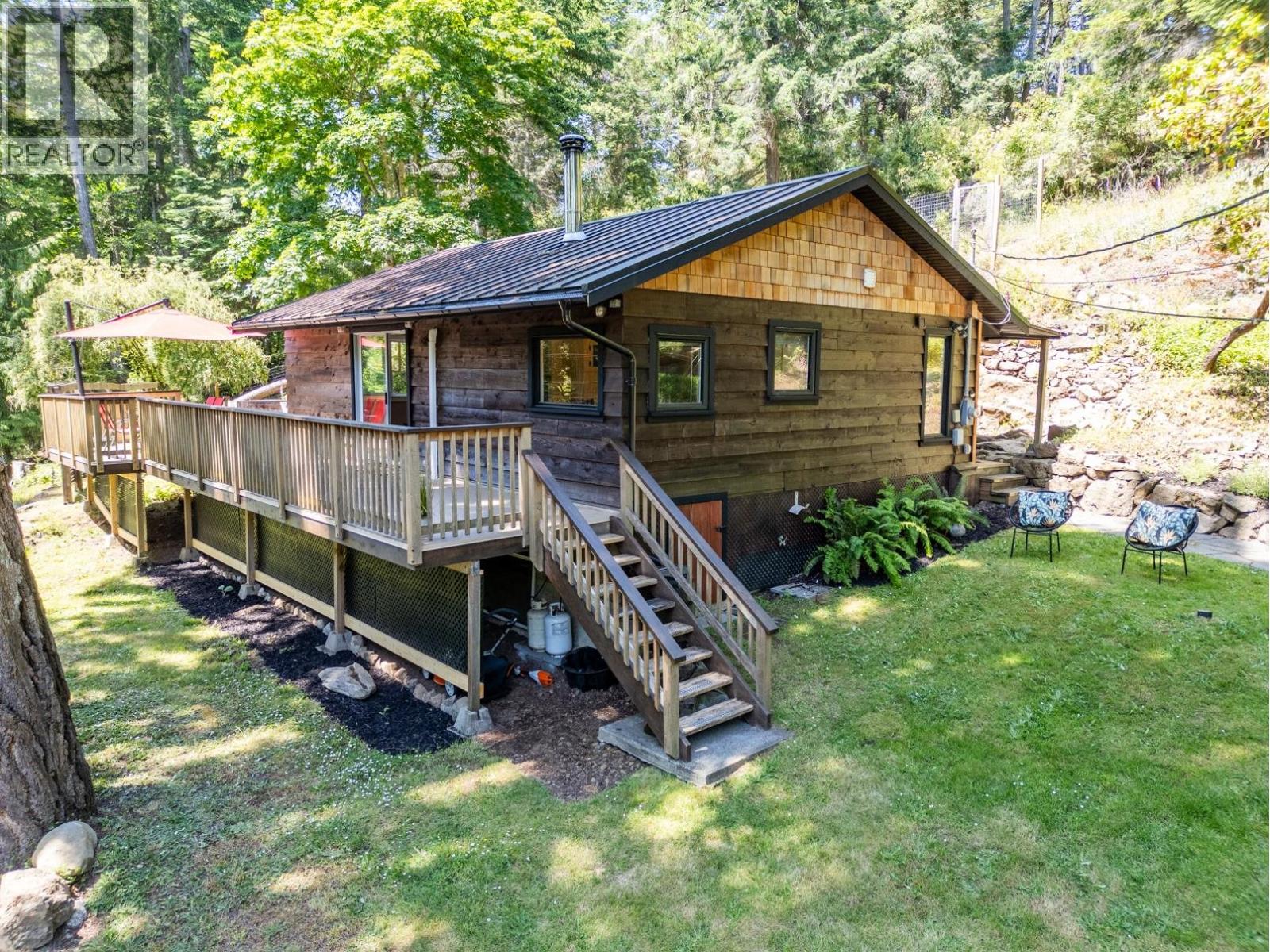 9907 GOWLLAND POINT ROAD, Pender Island, British Columbia
