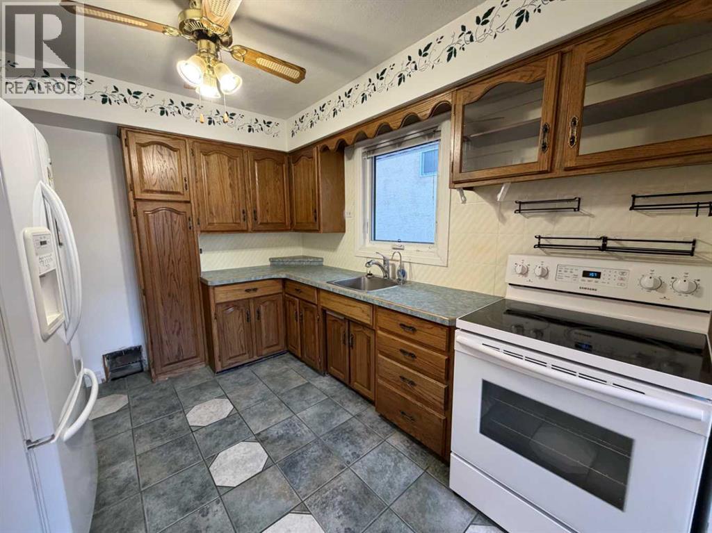 1036 12a Street S, Lethbridge, Alberta  T1K 1R4 - Photo 4 - A2286602