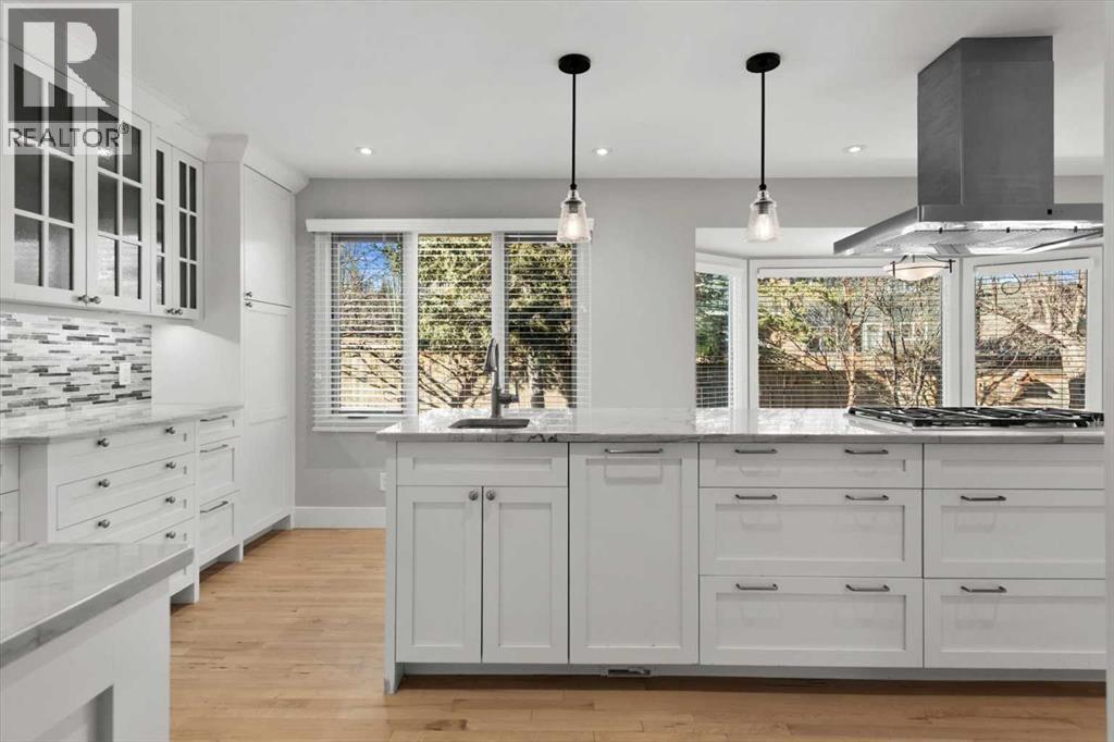 15 Oakmount Place Sw, Calgary, Alberta  T2V 4Y2 - Photo 5 - A2278767