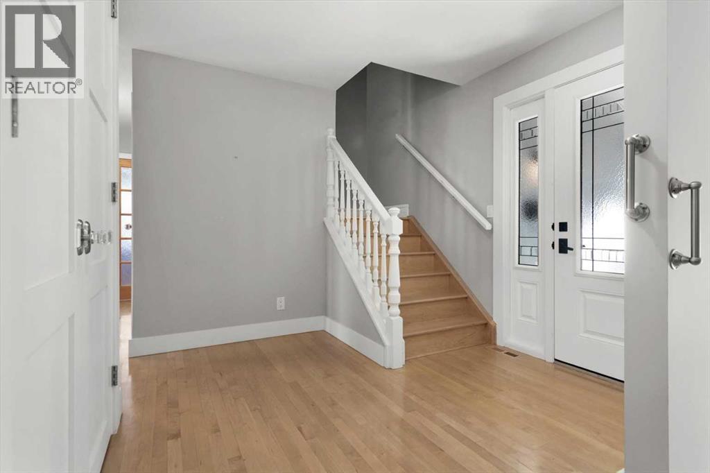 15 Oakmount Place Sw, Calgary, Alberta  T2V 4Y2 - Photo 3 - A2278767