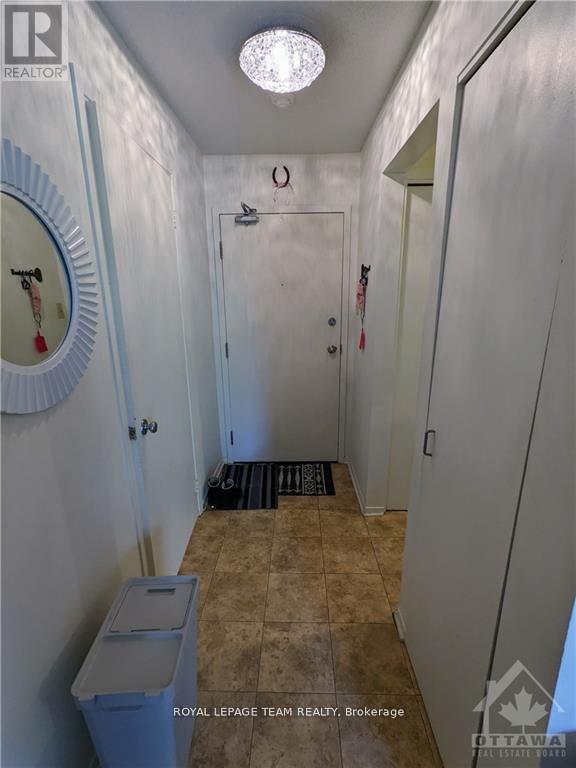 250 Brittany Drive, Ottawa, Ontario  K1K 4M1 - Photo 4 - X12790908