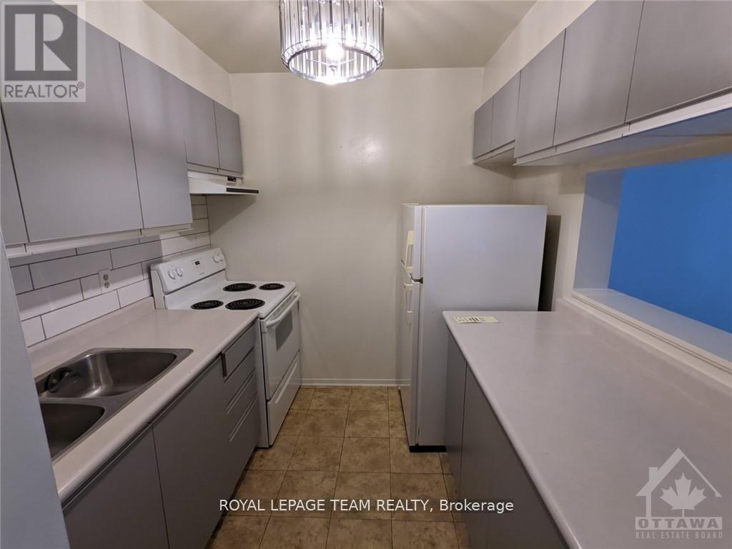 250 Brittany Drive, Ottawa, Ontario  K1K 4M1 - Photo 6 - X12790908