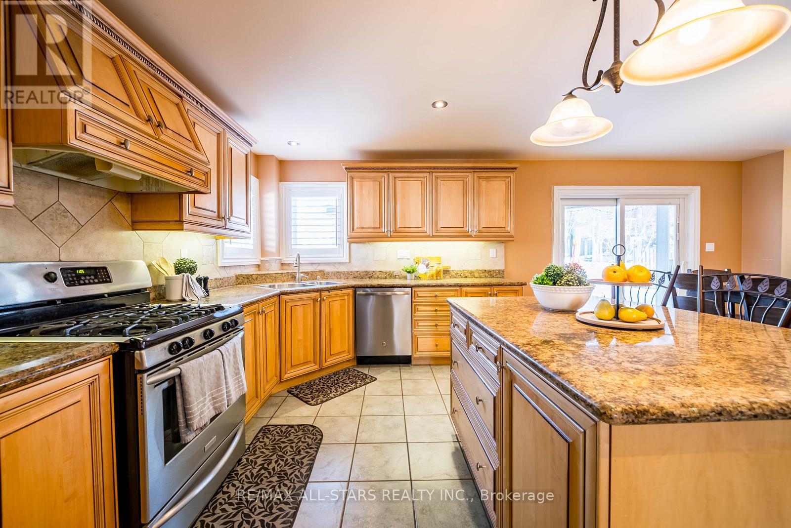 102 Dawnhill Avenue, Oshawa, Ontario  L1J 8G4 - Photo 18 - E12790906