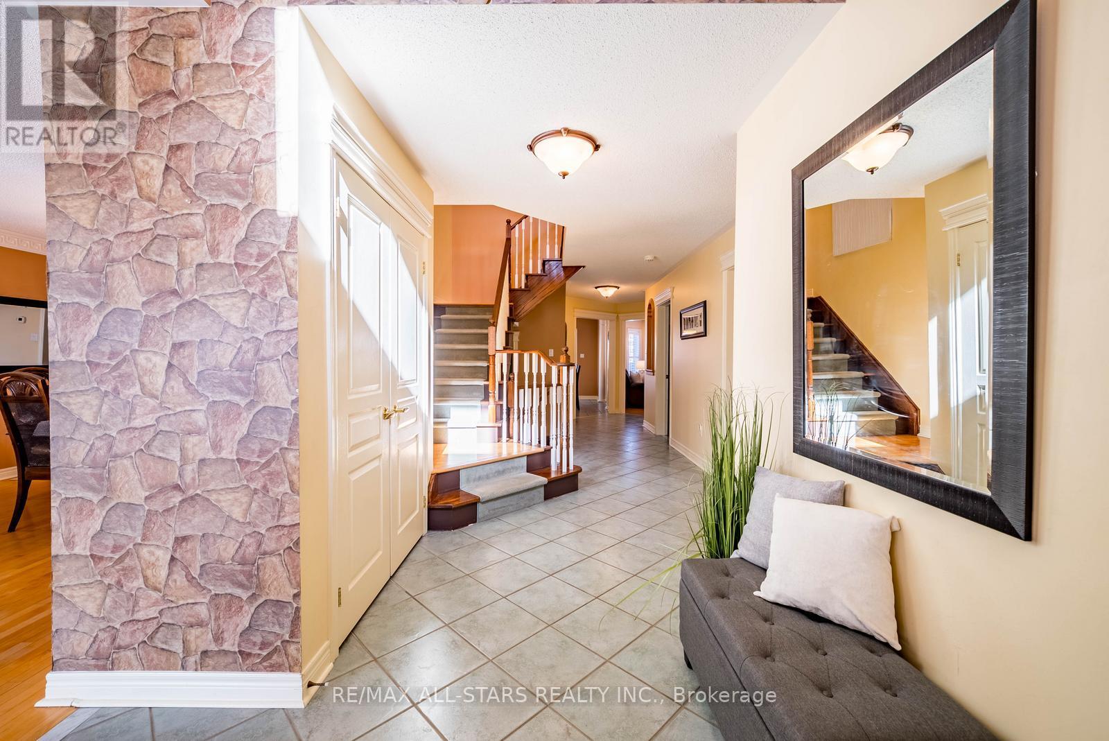 102 Dawnhill Avenue, Oshawa, Ontario  L1J 8G4 - Photo 9 - E12790906