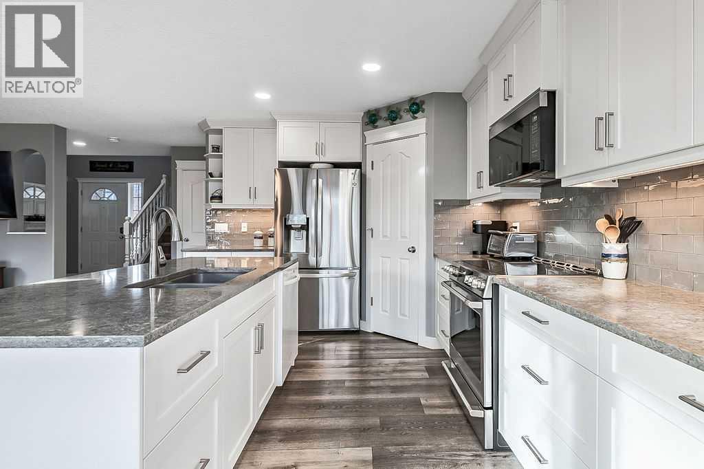 115 Cougarstone Square Sw, Calgary, Alberta  T3H 5J4 - Photo 10 - A2286206