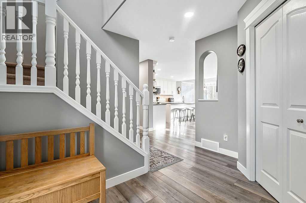 115 Cougarstone Square Sw, Calgary, Alberta  T3H 5J4 - Photo 5 - A2286206