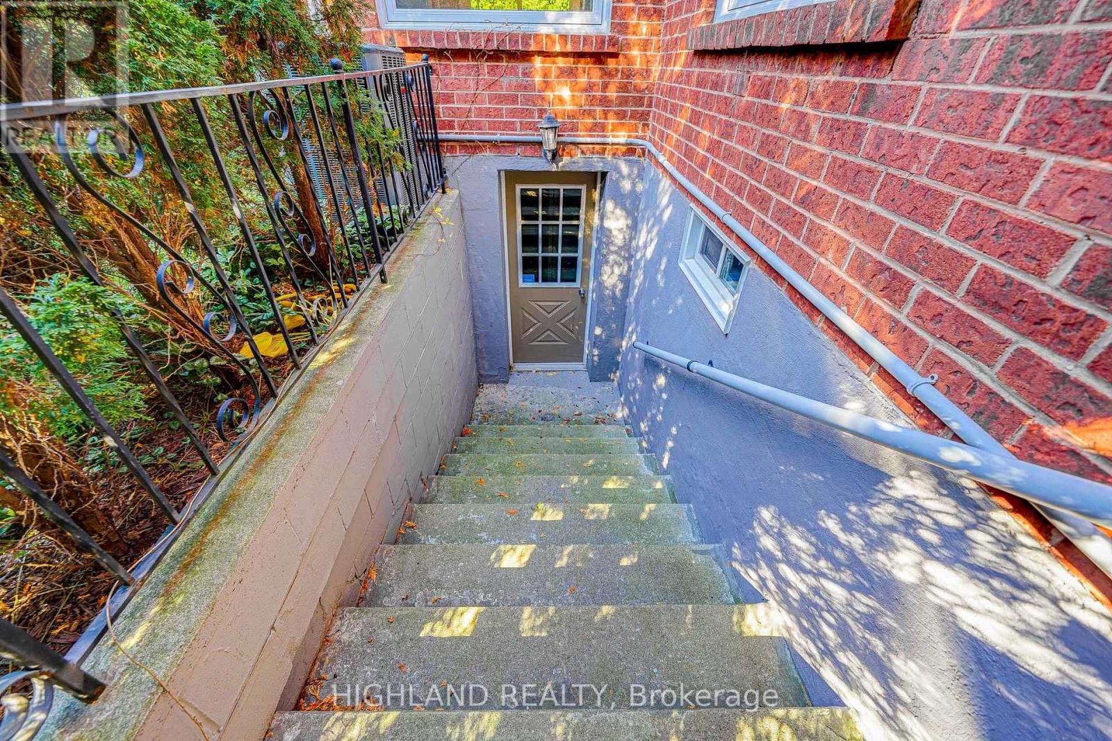 2070 Castlefield Crescent, Oakville, Ontario  L6H 5B3 - Photo 27 - W12692090