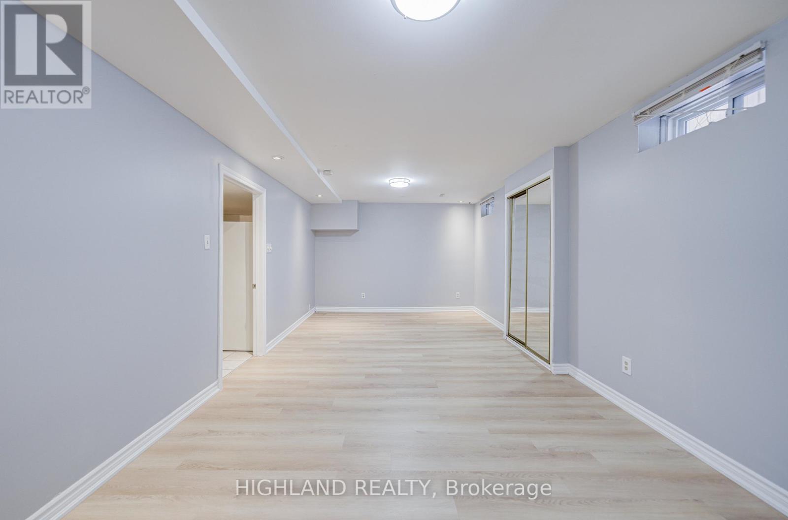 2070 Castlefield Crescent, Oakville, Ontario  L6H 5B3 - Photo 31 - W12692090