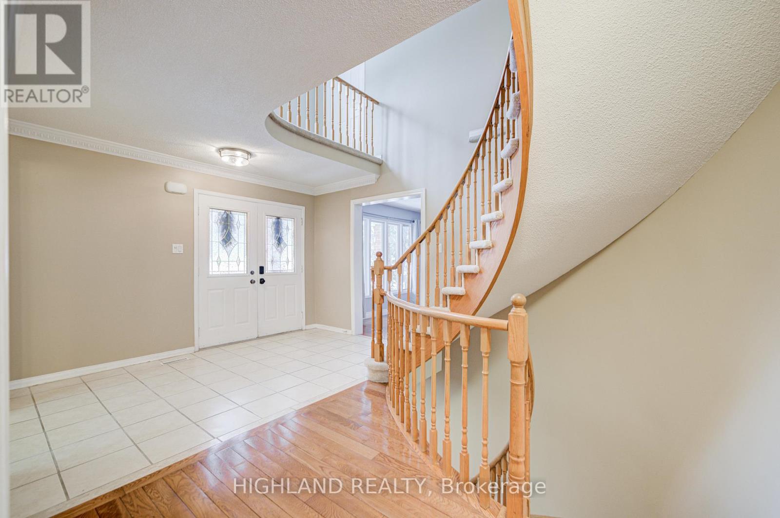 2070 Castlefield Crescent, Oakville, Ontario  L6H 5B3 - Photo 5 - W12692090