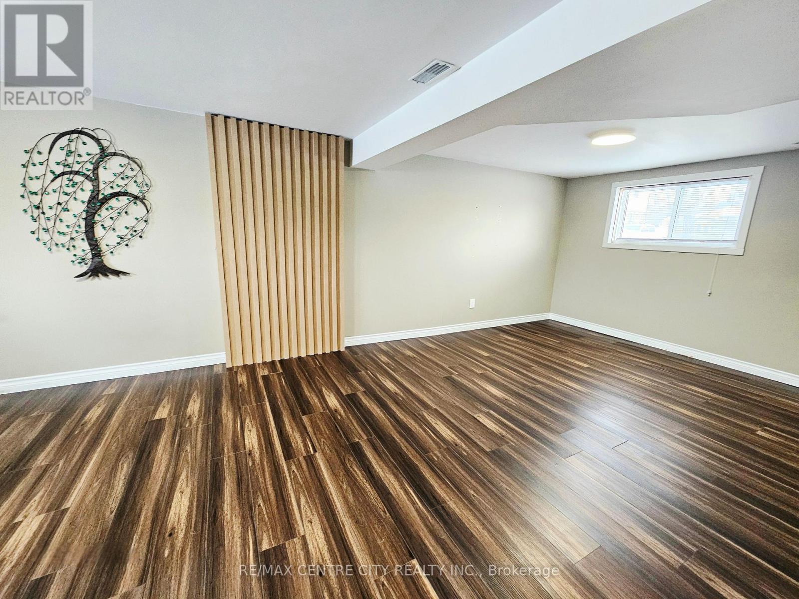 91 Clarence Street, Strathroy-Caradoc, Ontario  N7G 1H2 - Photo 5 - X12685662