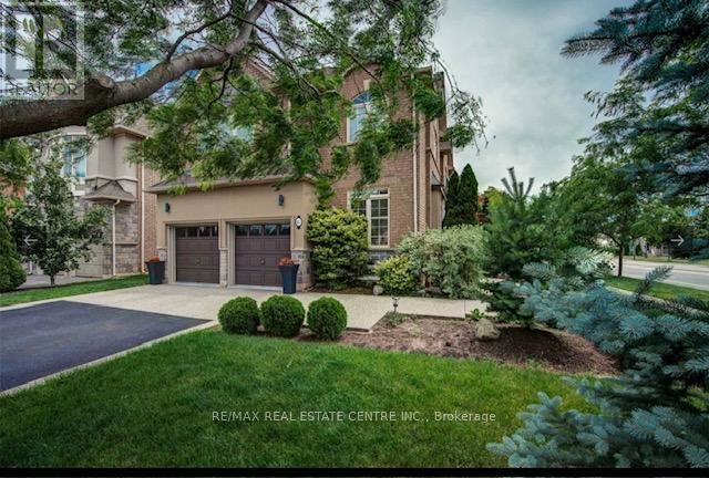 87 GREAT LAKES BOULEVARD, Oakville, Ontario