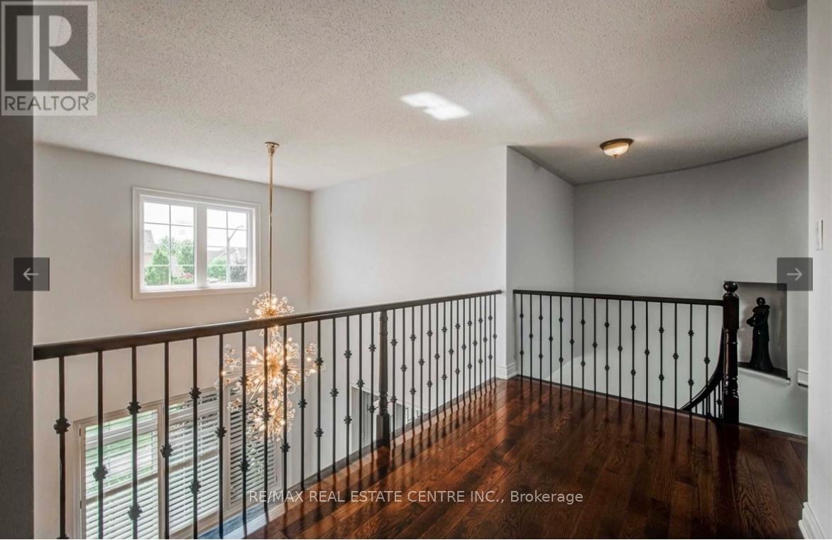 87 Great Lakes Boulevard, Oakville, Ontario  L6L 6V7 - Photo 14 - W12790942