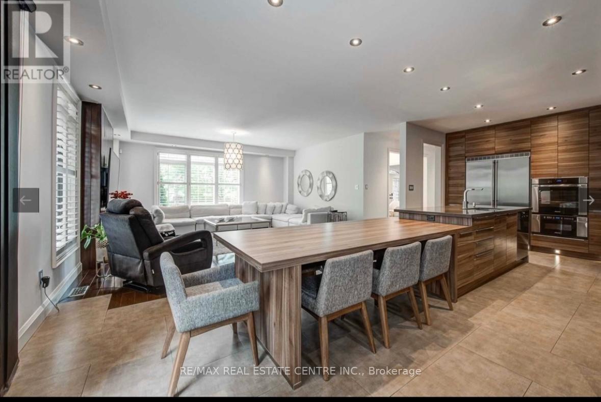 87 Great Lakes Boulevard, Oakville, Ontario  L6L 6V7 - Photo 10 - W12790942