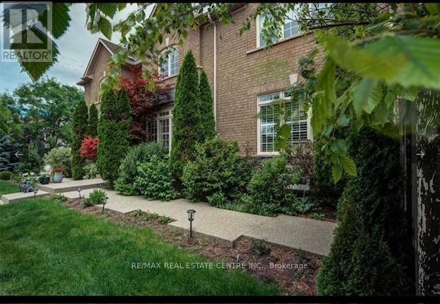 87 Great Lakes Boulevard, Oakville, Ontario  L6L 6V7 - Photo 3 - W12790942