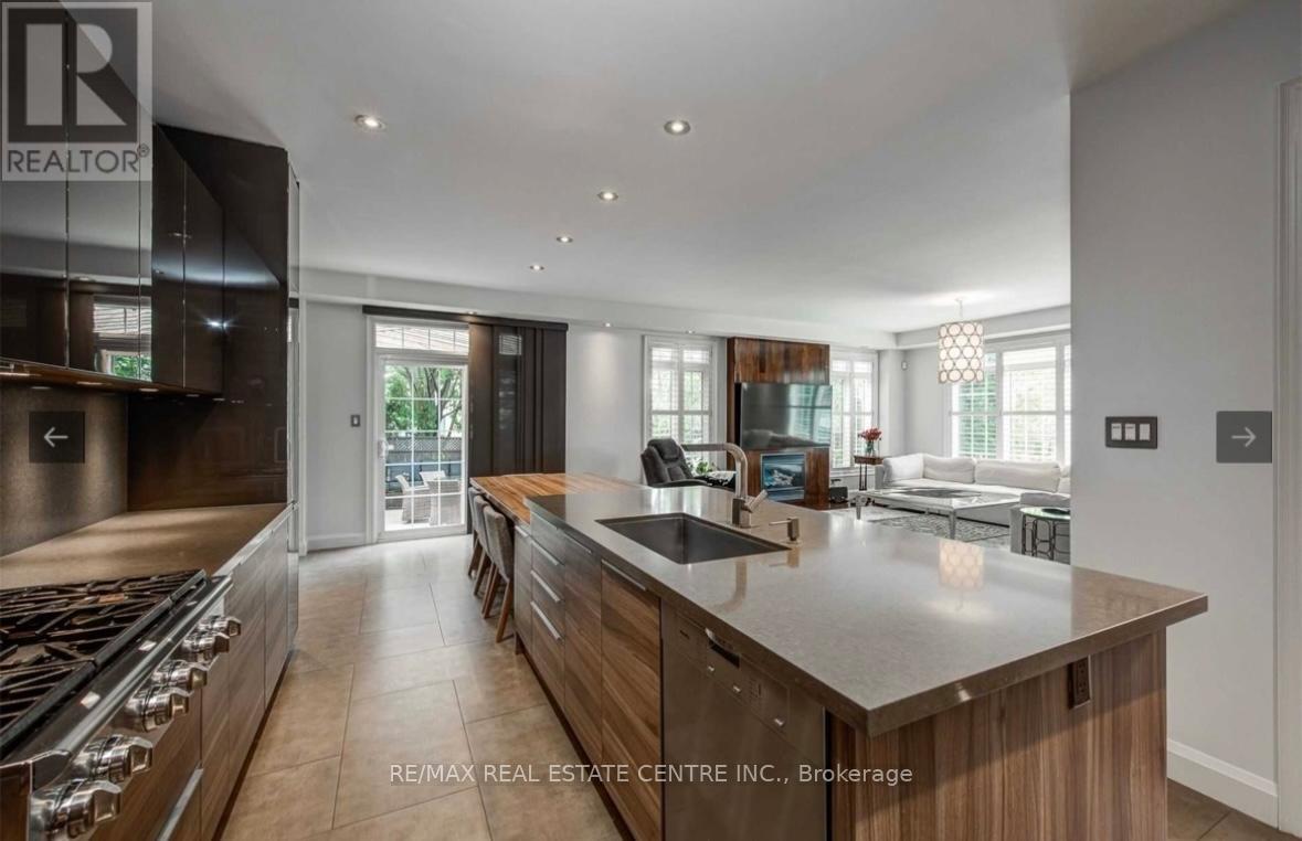 87 Great Lakes Boulevard, Oakville, Ontario  L6L 6V7 - Photo 11 - W12790942