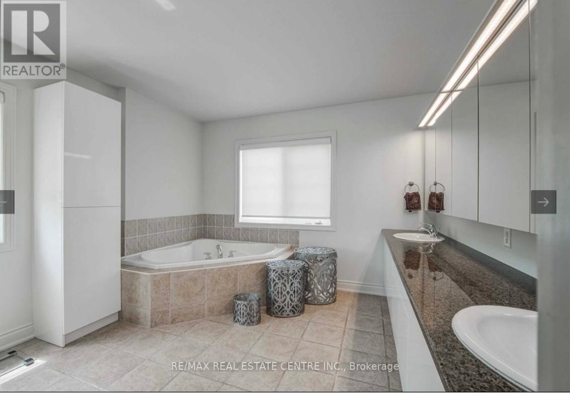 87 Great Lakes Boulevard, Oakville, Ontario  L6L 6V7 - Photo 16 - W12790942