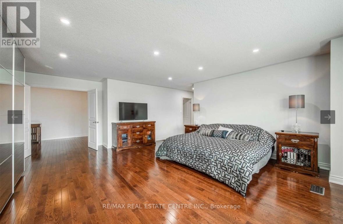 87 Great Lakes Boulevard, Oakville, Ontario  L6L 6V7 - Photo 15 - W12790942