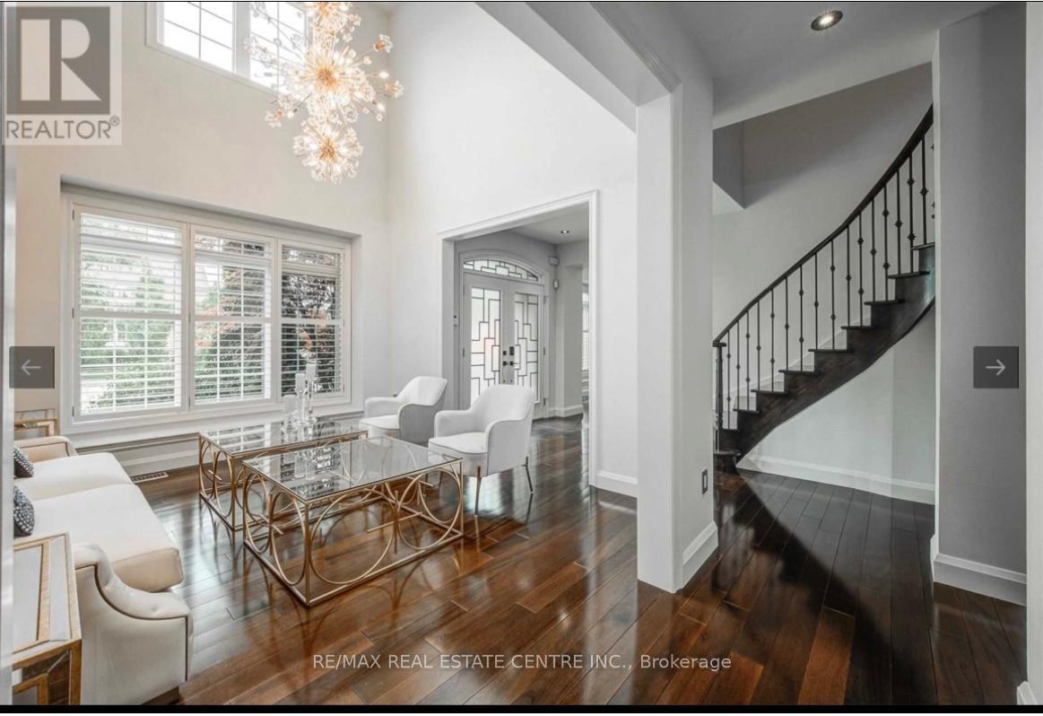 87 Great Lakes Boulevard, Oakville, Ontario  L6L 6V7 - Photo 5 - W12790942