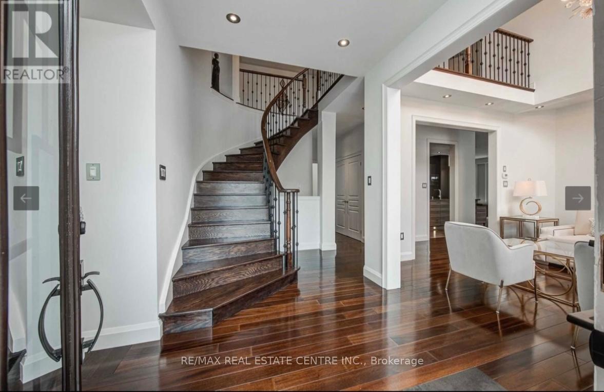 87 Great Lakes Boulevard, Oakville, Ontario  L6L 6V7 - Photo 9 - W12790942