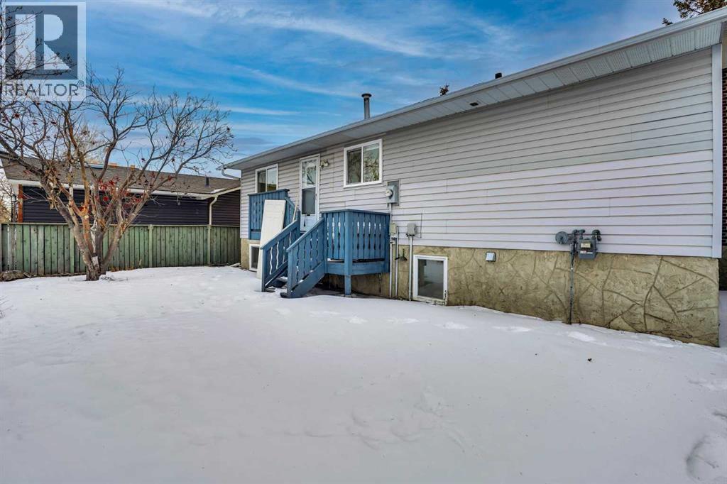 3908 49 Street Ne, Calgary, Alberta  T1Y 2A6 - Photo 3 - A2278356