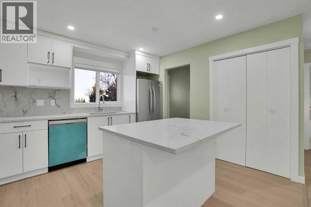 3908 49 Street Ne, Calgary, Alberta  T1Y 2A6 - Photo 9 - A2278356