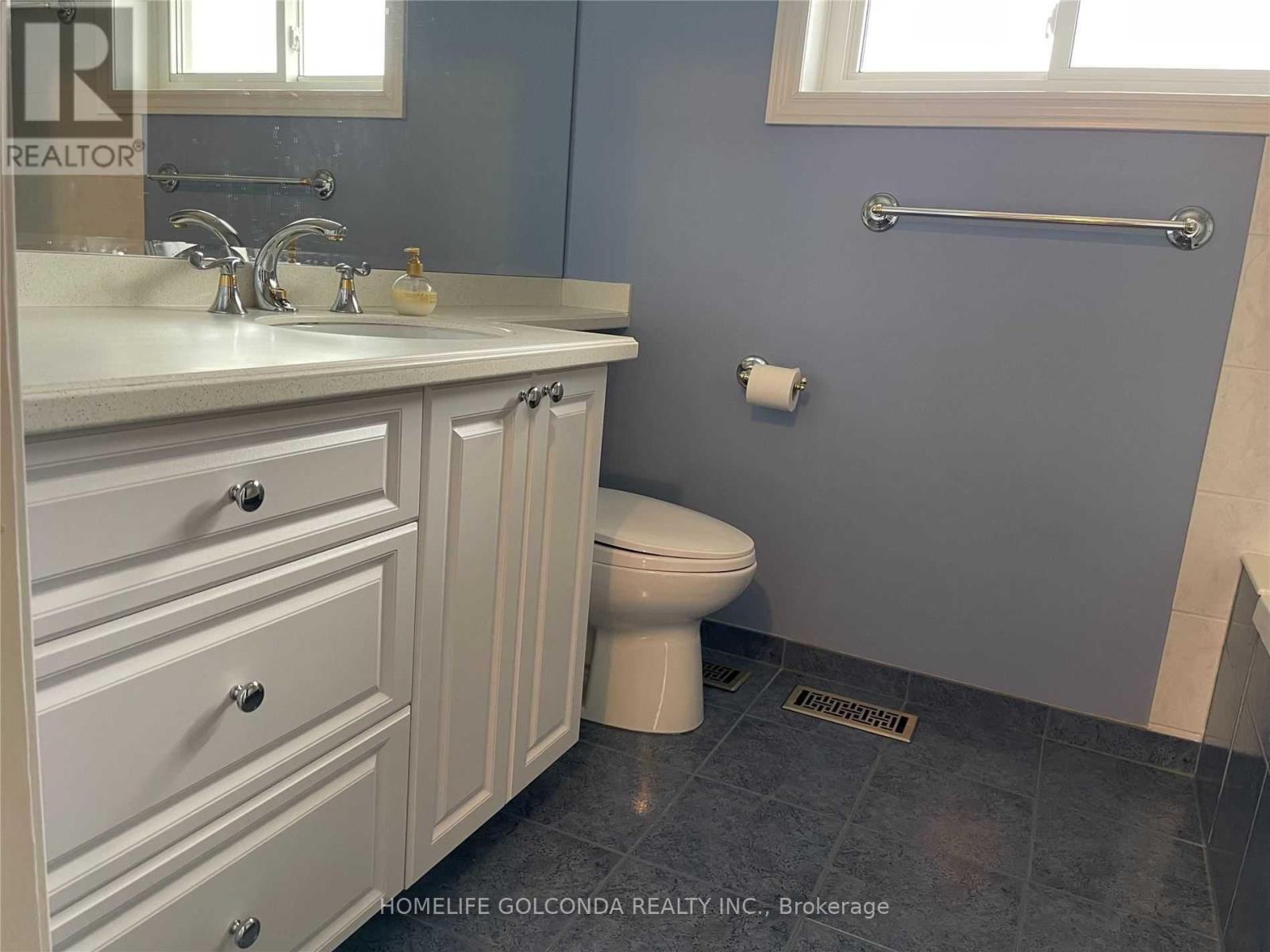 24 Meadowglade Crescent, Toronto, Ontario  M2J 1C7 - Photo 11 - C12790962