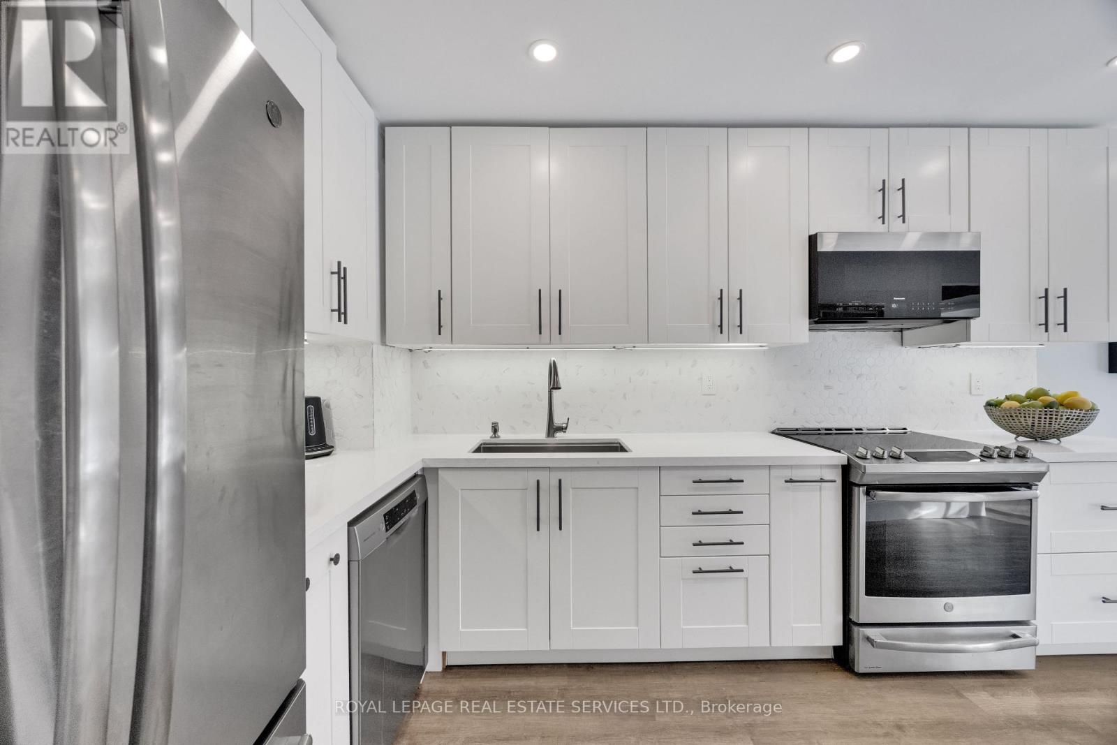 284 Rimmington Drive, Oakville, Ontario  L6H 3N5 - Photo 11 - W12790966