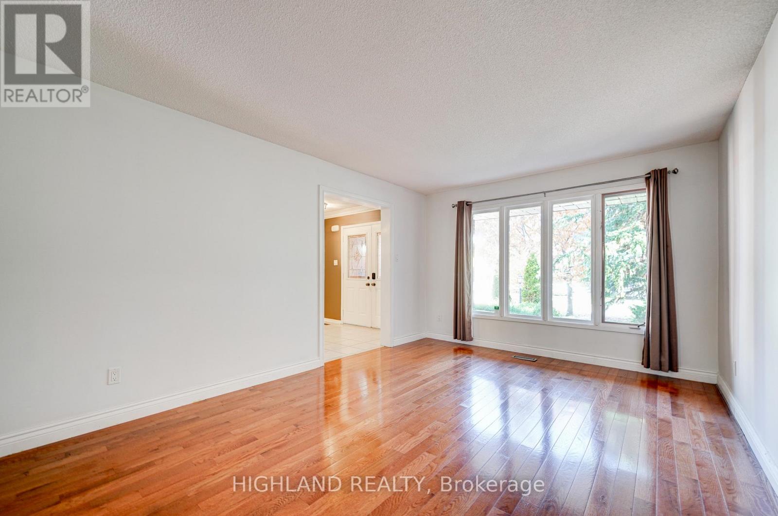 2070 Castlefield Crescent, Oakville, Ontario  L6H 5B3 - Photo 11 - W12692090