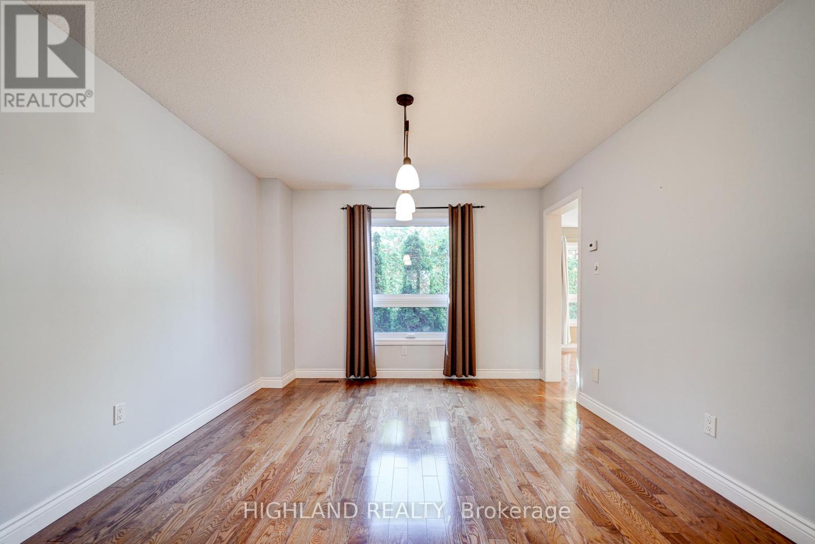 2070 Castlefield Crescent, Oakville, Ontario  L6H 5B3 - Photo 12 - W12692090