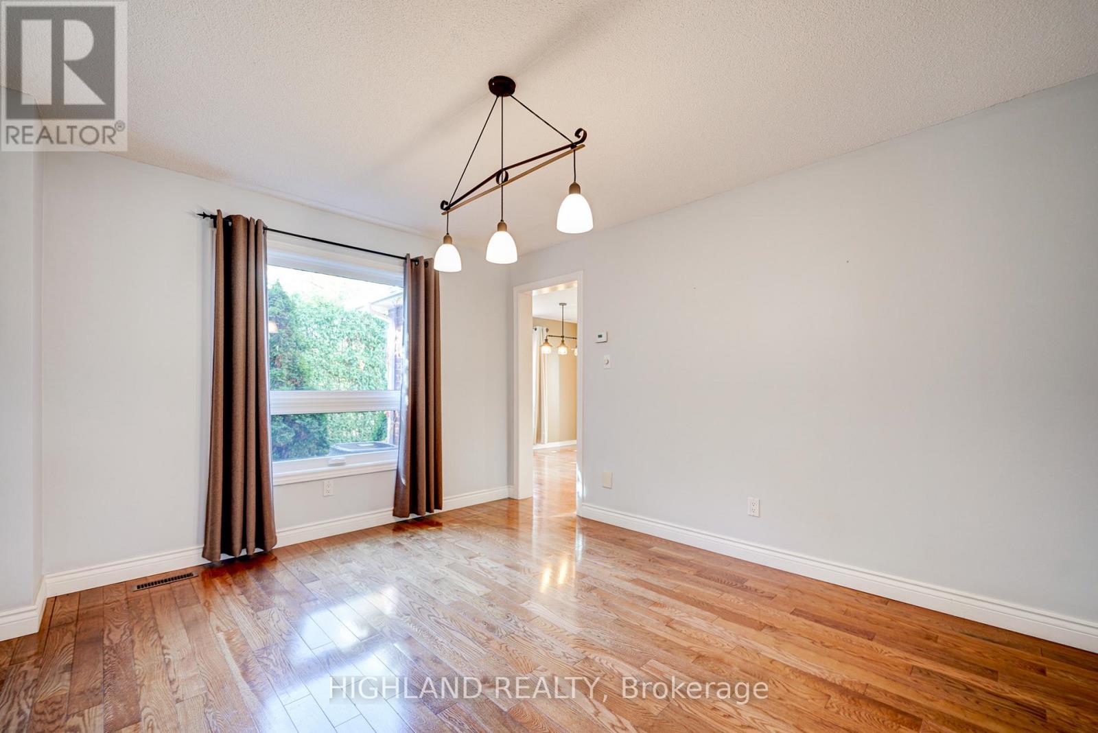 2070 Castlefield Crescent, Oakville, Ontario  L6H 5B3 - Photo 14 - W12692090