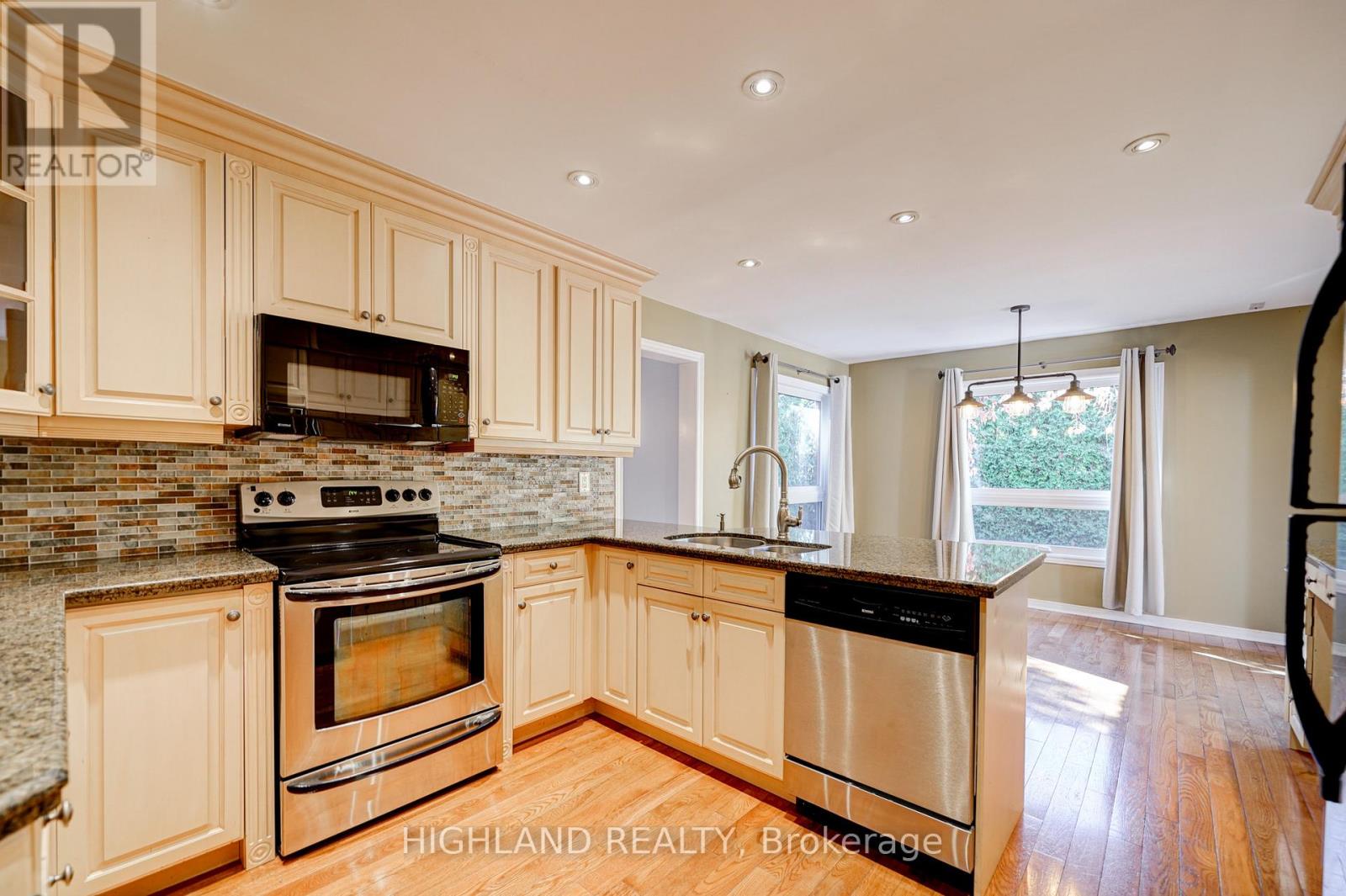 2070 Castlefield Crescent, Oakville, Ontario  L6H 5B3 - Photo 19 - W12692090