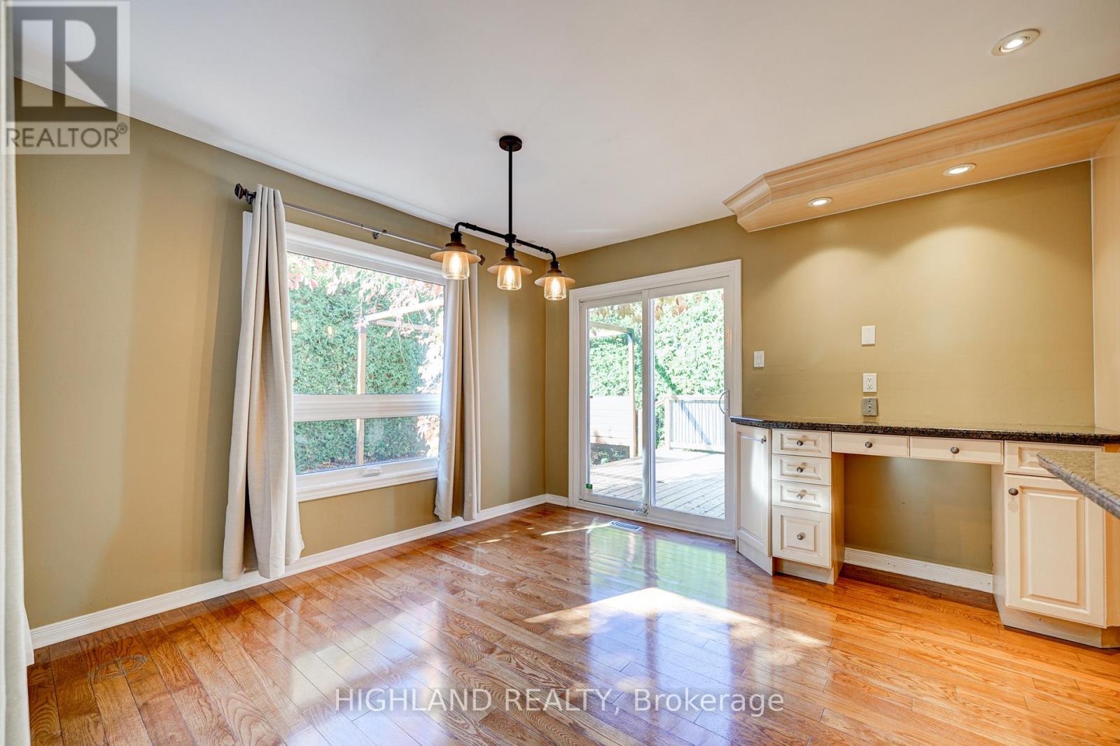 2070 Castlefield Crescent, Oakville, Ontario  L6H 5B3 - Photo 15 - W12692090