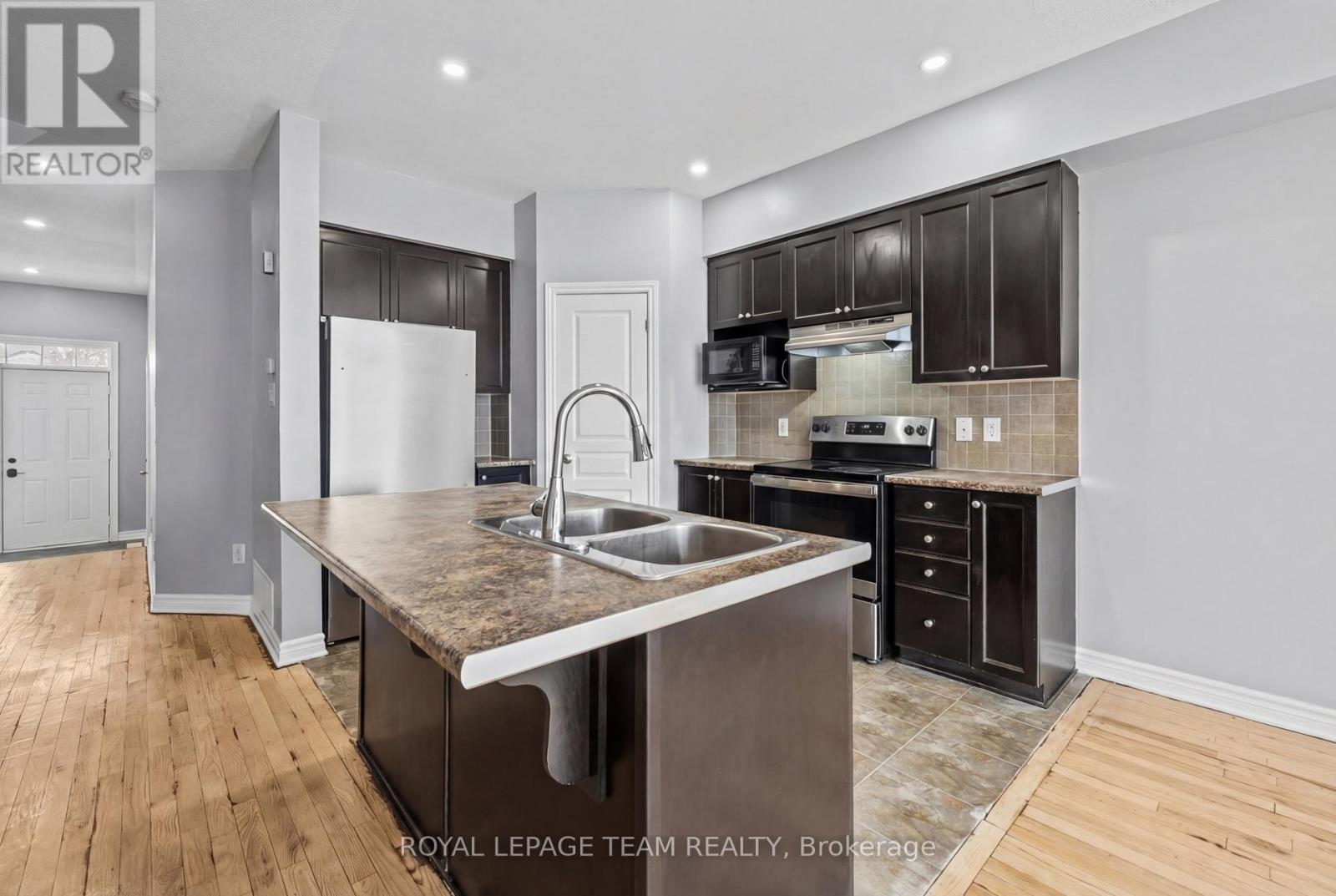 943 Klondike Road, Ottawa, Ontario  K2W 0E3 - Photo 7 - X12722276