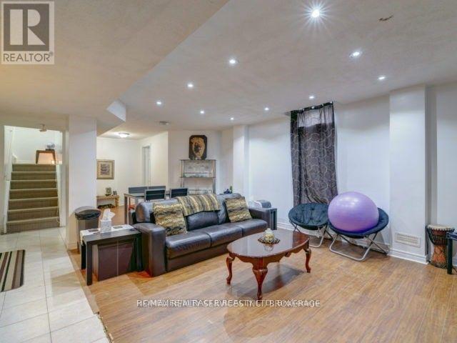 16 Deforest Drive, Brampton (Fletcher's Meadow), Ontario  L7A 2Y3 - Photo 11 - W12761710