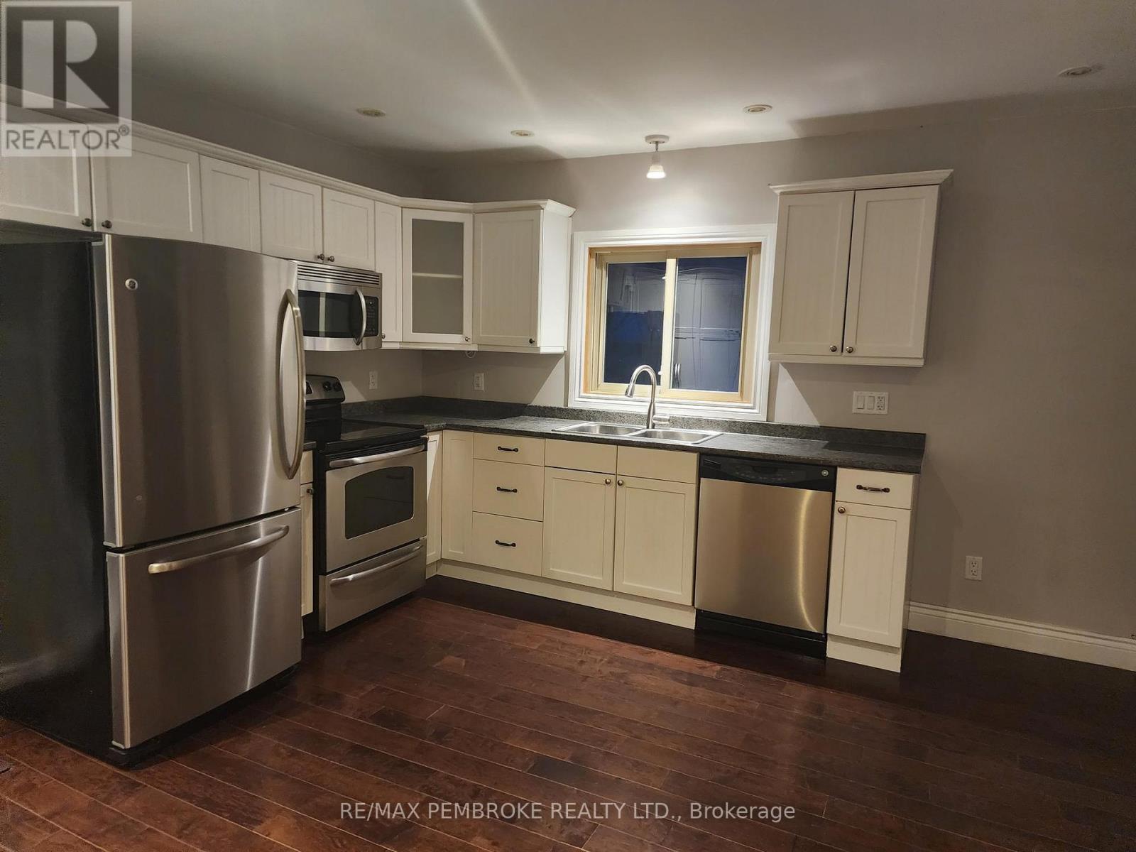 206 Golf Course Road, Laurentian Valley, Ontario  K8A 7B3 - Photo 7 - X12790992