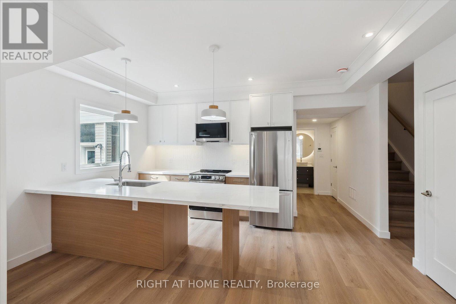 5 - 125 Kendal Ave Avenue, Toronto, Ontario  M5R 1L8 - Photo 2 - C12790994