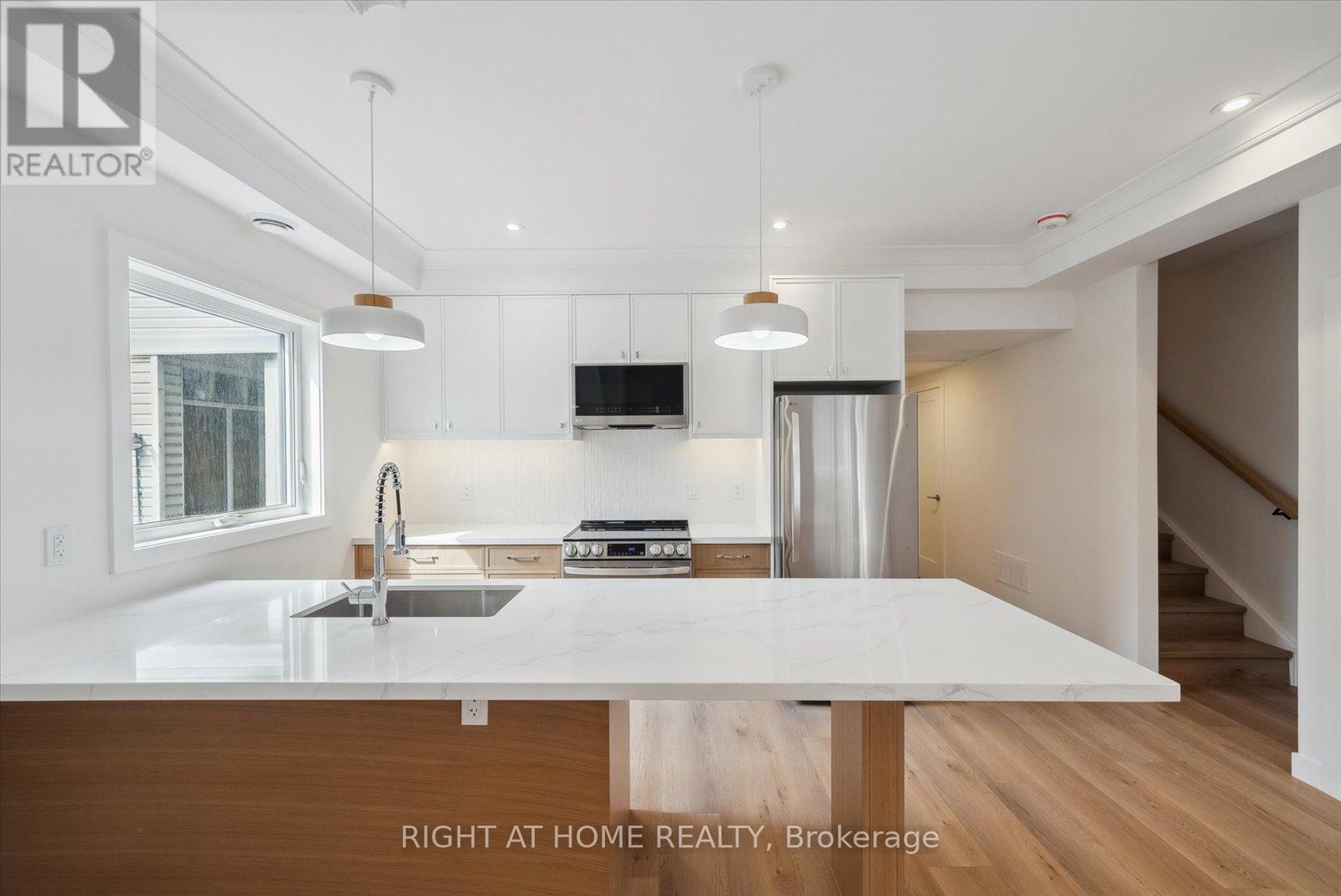 5 - 125 Kendal Ave Avenue, Toronto, Ontario  M5R 1L8 - Photo 4 - C12790994